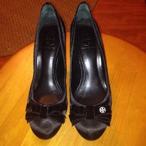 Tory Burch Black Satin Leather Bow Tie Heels 3"